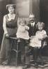 Margarethe und Panos Papadopoulos mit Sohn Arthur und Tochter Iris